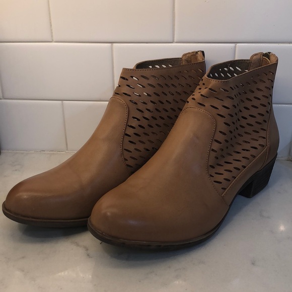 Zigi Soho Shoes - Camel color ankle booties
